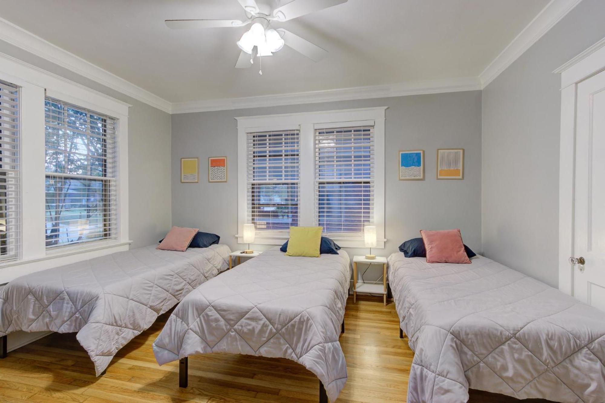 Spacious Bungalow With 6 Beds, Games, And Fire Pit - Close To Beale Street, Bbq, Graceland, & Liberty Bowl Memphis Exterior photo
